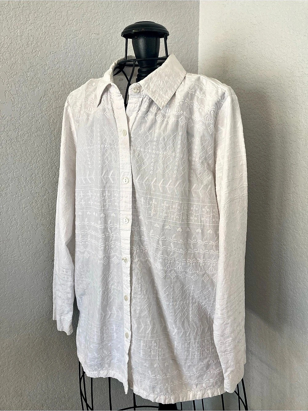 Denim & Co. Embroidered Button Down Shirt in White Size L Like New